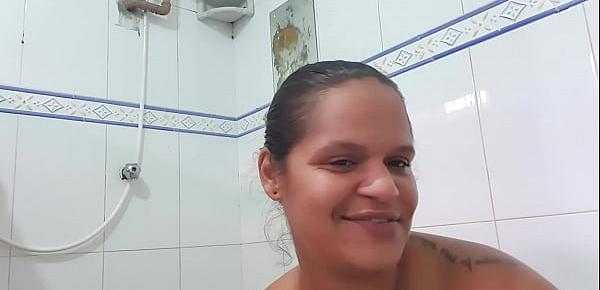  O amigo do meu pai queria me ver tomando banho gravei e enviei por WhatsApp